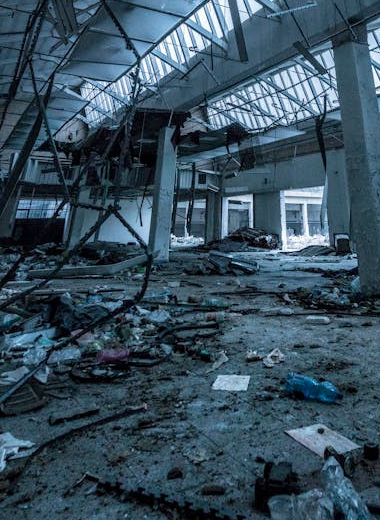 Lightning causes$5,000,000,000 in damages each year